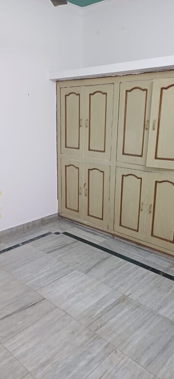 Room in 2 BHK Villa at Gomti Nagar – for Rent