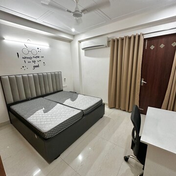Bedroom in 3 BHK Builder Floor at Sector 43 – for Rent