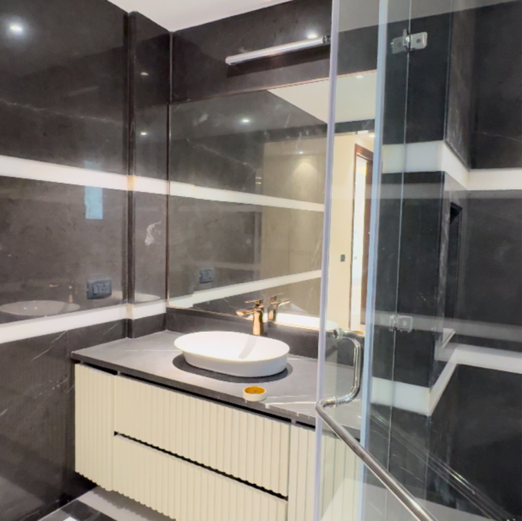 Bathroom, rajinder nagar 4 Bedroom 660 Sq.Yd. Apartment In Rajinder Nagar Delhi 8314668