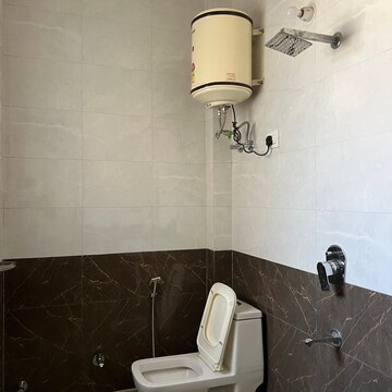 Bathroom in 2 BHK Builder Floor at Sector 43 – for Rent