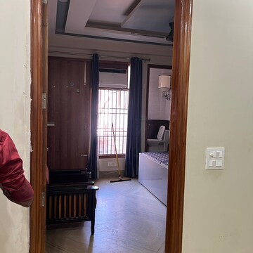 Room in 2 BHK Builder Floor at Sector 43 – for Rent