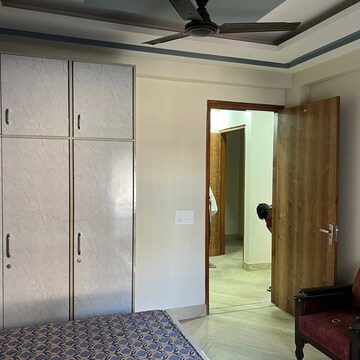 Bedroom in 2 BHK Builder Floor at Sector 43 – for Rent