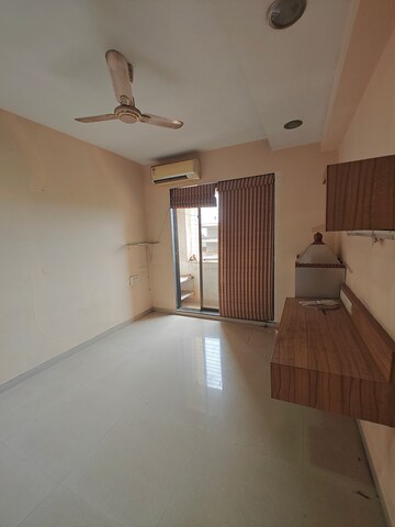 Room in 4 BHK Apartment at Tulsi Sagar, Nerul – for Rent