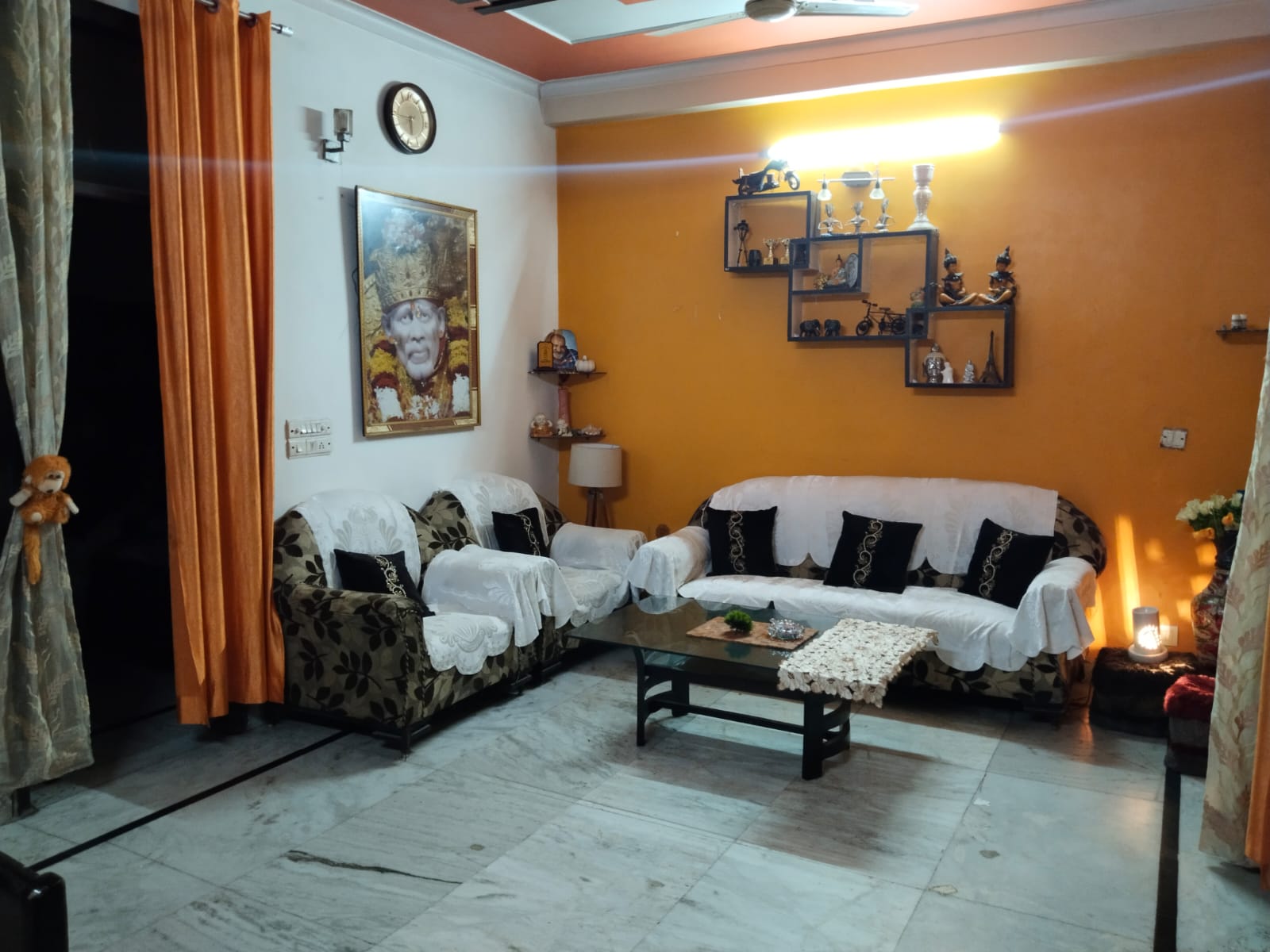 3 BHK + Extra Room 1200 Sq.Ft. Builder Floor in Pratap Vihar GDA Flats