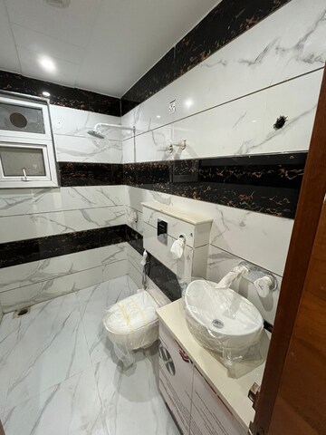 Team Area in 1 BHK Apartment at Apna Ghar, Andheri East – for Sale