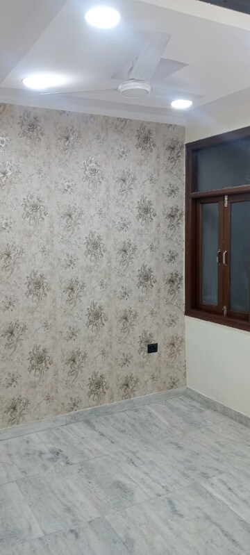 Room in 3 BHK Builder Floor at Govindpuri – for Sale