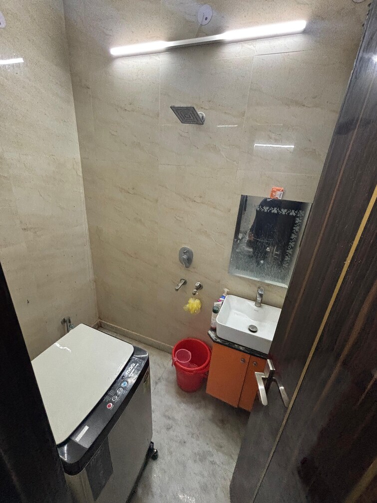 Bathroom, garhi 2 Bedroom 900 Sq.Ft. Builder Floor In Garhi Delhi 8314860
