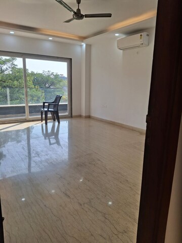 Room in 2 BHK Apartment at Aya Nagar – for Rent