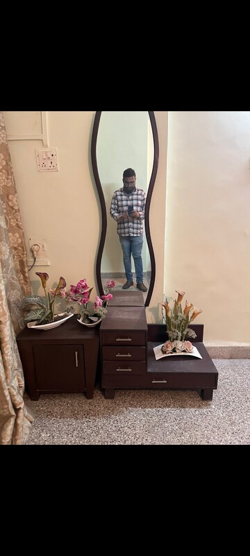Furnished Amenities in 2 BHK Apartment at Yashovardhan Society, Mahim – for Rent