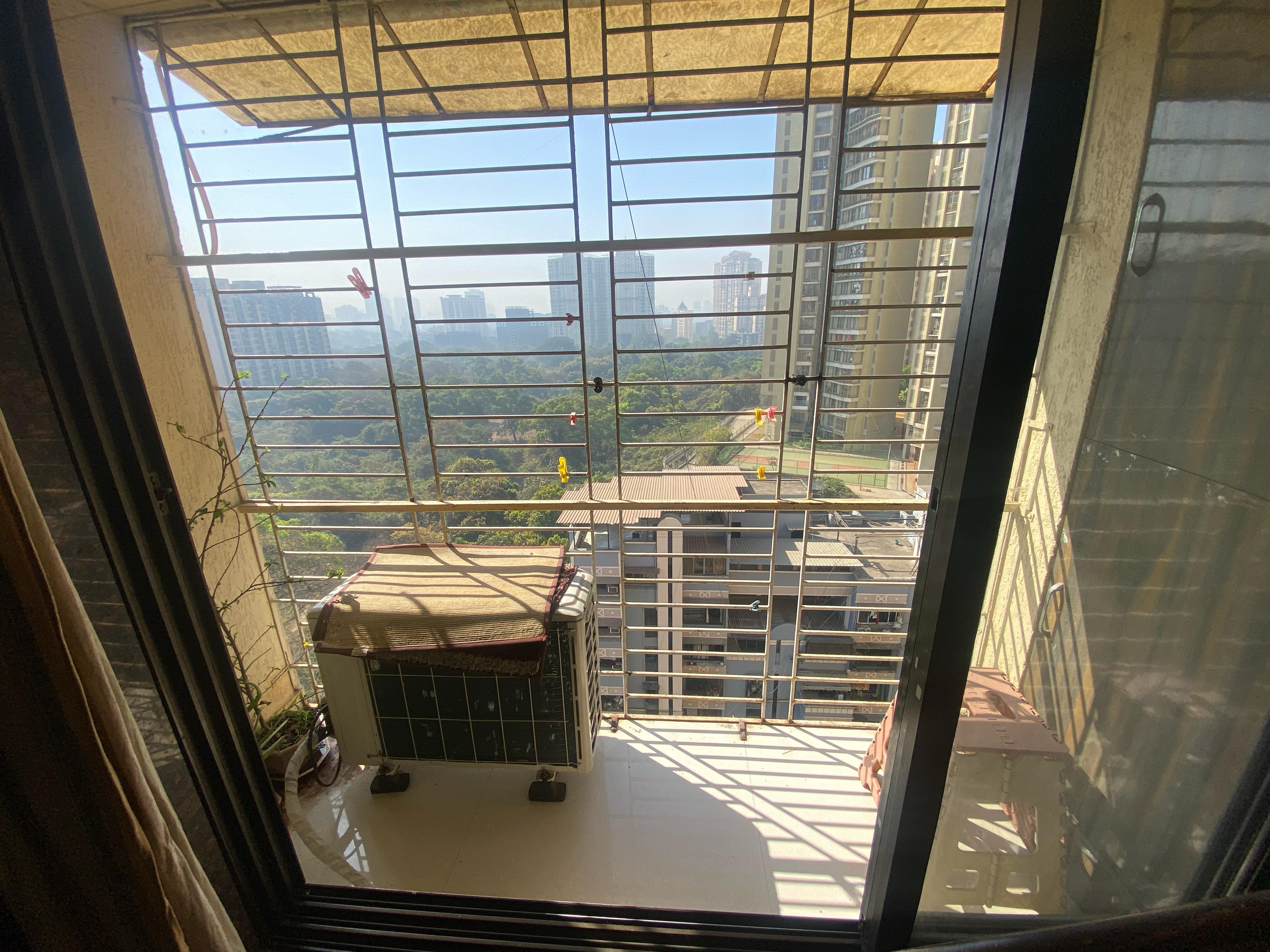 2 BHK Apartment For Sale in Parshvanath Hansraj Height