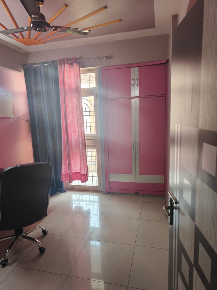 Living Room, mahagun-mascot 3 Bedroom 1550 Sq.Ft. Apartment In Sain Vihar Ghaziabad 8314912