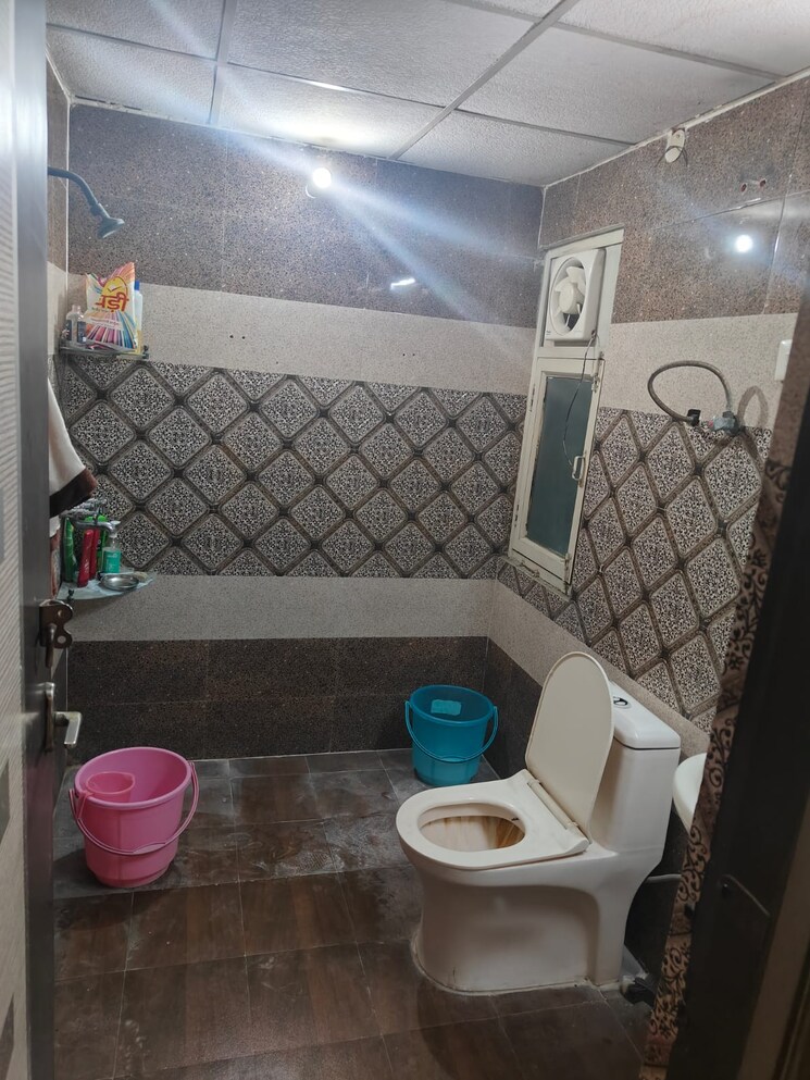 Bathroom, mahagun-mascot 3 Bedroom 1550 Sq.Ft. Apartment In Sain Vihar Ghaziabad 8314912