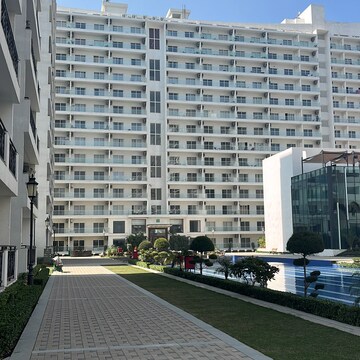 3 BHK Apartment – Exterior View View at Central Park Flower Valley Aqua Front Towers, Sohna Sector 33 - for Rent