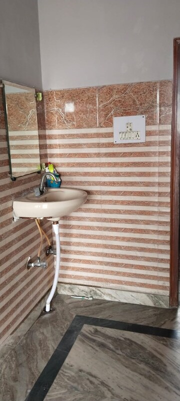 Bathroom in 1 RK Independent House at Sector 56 – for Rent