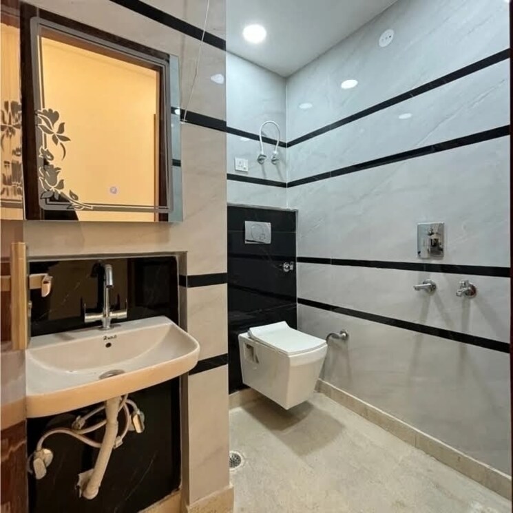Bathroom, dwarka mor 2 Bedroom 700 Sq.Ft. Apartment In Dwarka Mor Delhi 8315110