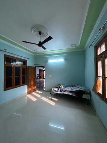 Living Room in 2 BHK Builder Floor at Gomti Nagar – for Rent
