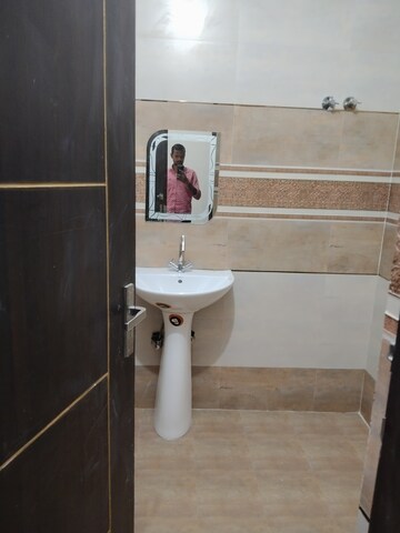 Bathroom in 2 BHK Builder Floor at Gomti Nagar – for Rent