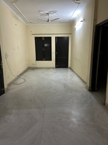 Room in 3 BHK Builder Floor at Ansal Plaza Sector-23, Sector 23 – for Rent