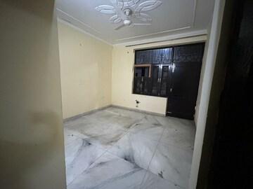 Room in 3 BHK Builder Floor at Ansal Plaza Sector-23, Sector 23 – for Rent