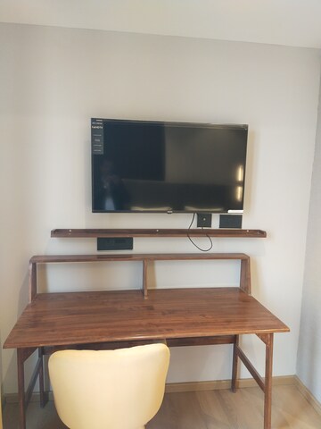 Room in 2 BHK Apartment at Ajnara Le Garden, Sector 16b Greater Noida – for Rent