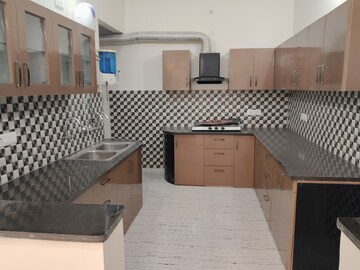 Kitchen in 3 BHK Builder Floor at Gomti Nagar – for Rent