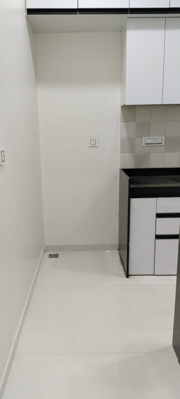 Room in 2 BHK Apartment at Ganga Legend, Bavdhan – for Rent