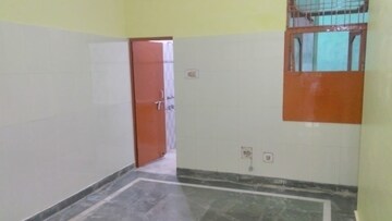 Room in 2 BHK Independent House at Gomti Nagar – for Rent