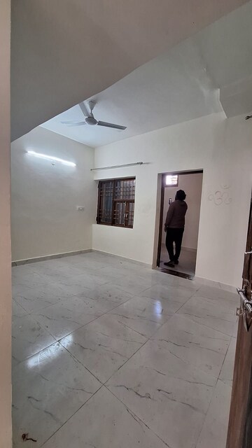 Room in 3 BHK Builder Floor at Sector 46 – for Rent