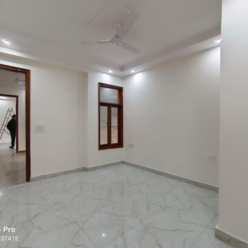Room in 3 BHK Apartment at Palm Residency Chhatarpur, Rajpur Khurd Extension – for Rent