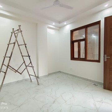 Room in 3 BHK Apartment at Palm Residency Chhatarpur, Rajpur Khurd Extension – for Rent