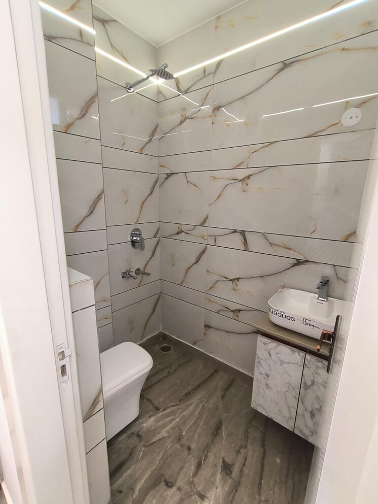 Attached Bathroom, subhash nagar 2 Bedroom 100 Sq.Yd. Builder Floor In Subhash Nagar Delhi 8315310