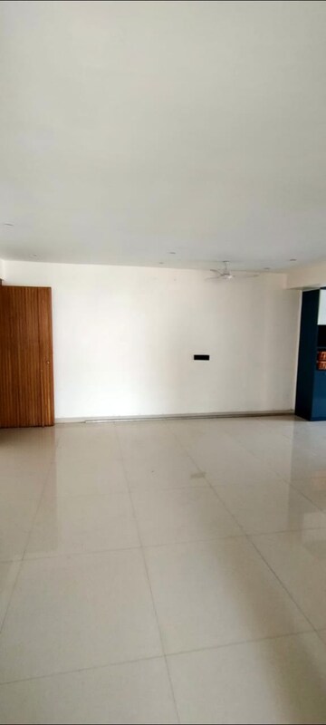Room in 2 BHK Apartment at Panch Pakhadi – for Sale
