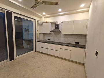 Kitchen in 3.5 BHK Apartment at Ireo The Corridors, Sector 67a – for Rent