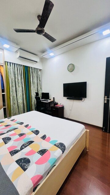 Master Bedroom in 3.5 BHK Apartment at Microtek Greenburg, Sector 86 – for Rent