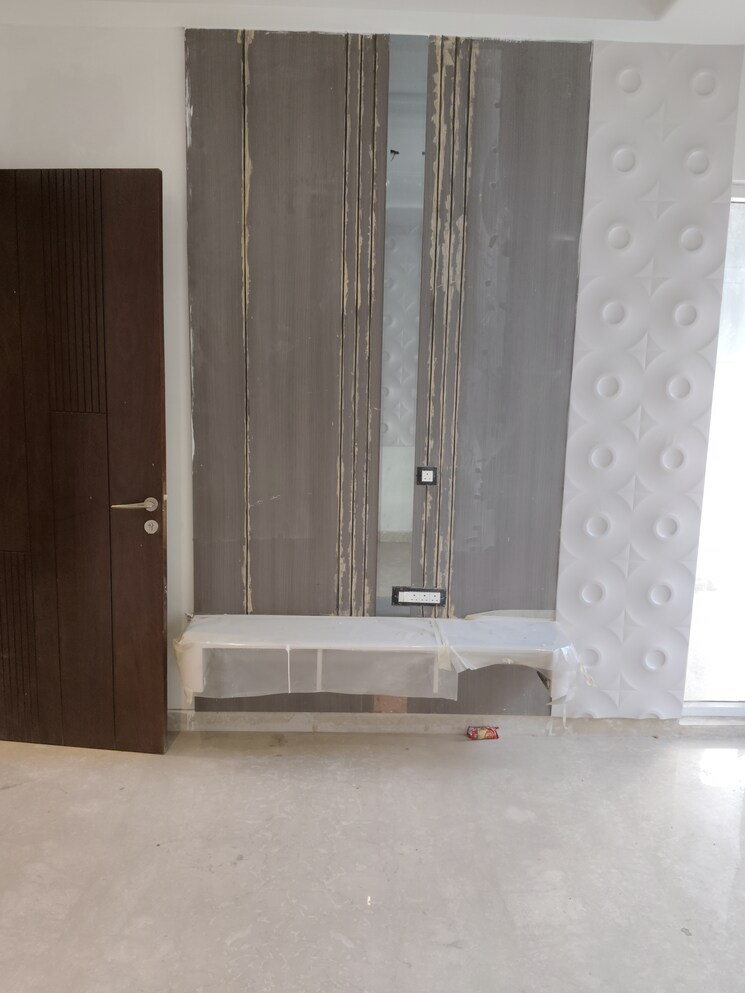 Room, paschim vihar 3.5 Bedroom 150 Sq.Yd. Builder Floor In Paschim Vihar Delhi 8315370