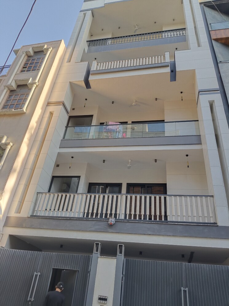 Exterior View, paschim vihar 3.5 Bedroom 150 Sq.Yd. Builder Floor In Paschim Vihar Delhi 8315370