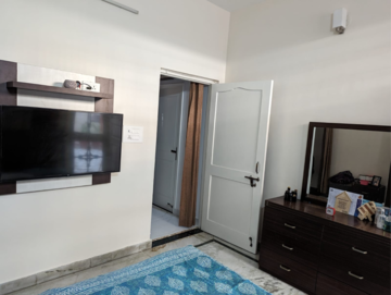 Living Room in 2.5 BHK Builder Floor at Sector 24 – for Rent