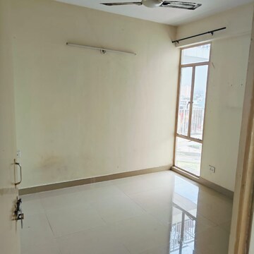 Room in 2 BHK Apartment at Suncity Avenue 102, Sector 102 – for Sale