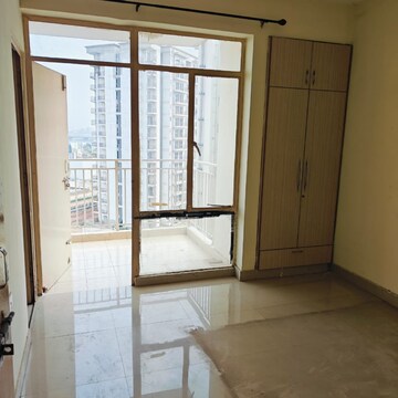 Room in 2 BHK Apartment at Suncity Avenue 102, Sector 102 – for Sale