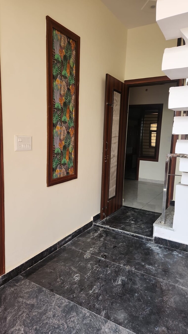 Room, amehra adipur 3 Bedroom 76 Sq.Yd. Independent House In Amehra Adipur Meerut 8315456