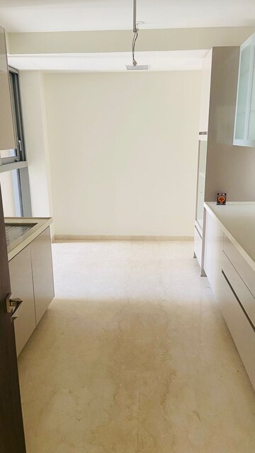 Room in 3 BHK Apartment at Piramal Aranya, Byculla – for Rent
