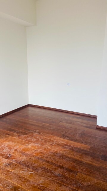 Room in 3 BHK Apartment at Piramal Aranya, Byculla – for Rent