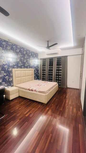3 BHK Apartment For Rent in Microtek Greenburg, Sector 86