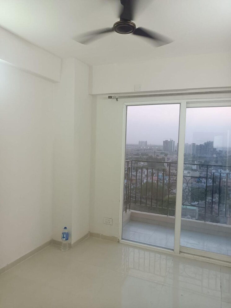 Room, signature-global-the-millennia 3 Bedroom 1100 Sq.Ft. Apartment In Sector 37d Gurgaon 8315495