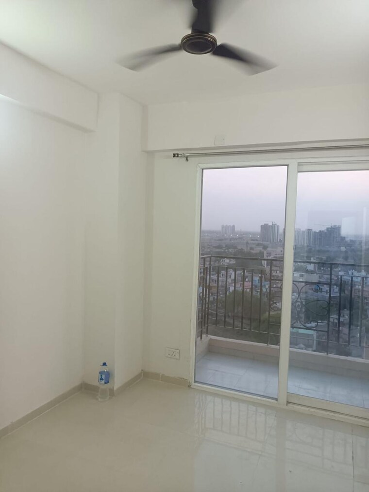 Room, signature-global-the-millennia 3 Bedroom 1100 Sq.Ft. Apartment In Sector 37d Gurgaon 8315495