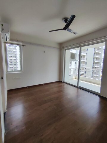 Room in 3 BHK Apartment at Godrej Summit, Sector 104 – for Rent