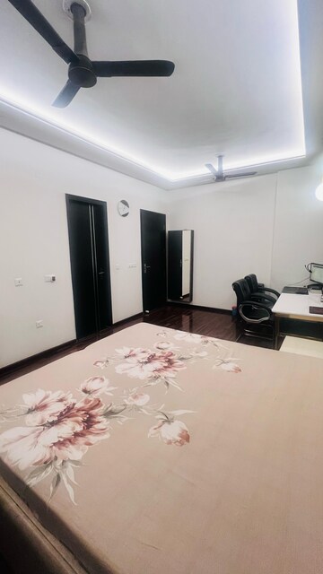 Room in 3 BHK Apartment at Microtek Greenburg, Sector 86 – for Rent