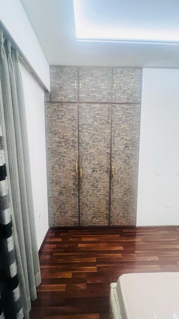 Furnished Amenities in 3 BHK Apartment at Microtek Greenburg, Sector 86 – for Rent