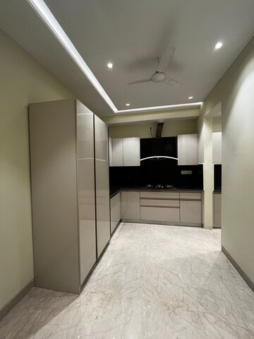 Room in 3 BHK Builder Floor at Ansal Sushant Lok I, Sector 43 – for Rent