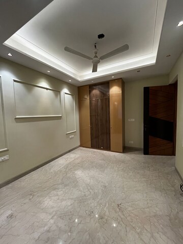 Room in 3 BHK Builder Floor at Ansal Sushant Lok I, Sector 43 – for Rent